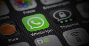 Cum poți vedea un mesaj pe WhatsApp fără să apară ca „citit”. Ce funcție trebuie să dezactivezi