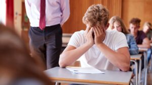 „O să pic, o să fie groaznic” versus „O să fie ușor, sigur iau”. Sfaturi pentru studenți în sesiune de la psihologul ieșean Cristian Grigore