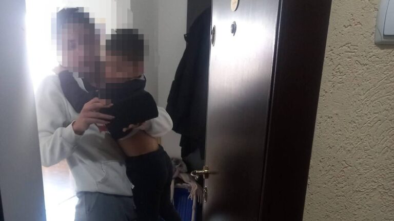 Misterul plecării de la grădiniță a micuțului Damian: explicații care se bat cap în cap. „Nu mai plânge, mama, că nu m-a călcat mașina”. Supraveghetoarea: „A ajuns acasă? Atunci calmați-vă!”