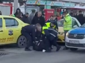 (VIDEO) Întâmplări din Nicolina – Un bărbat a atacat din senin cu spray paralizant un trecător. Avea și un cuțit la el