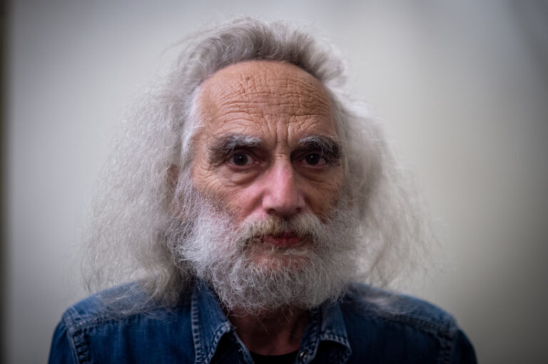 Un jurnalist slovac a fost bătut în toaleta unui mall. Bărbatul este un critic al guvernului condus de Fico