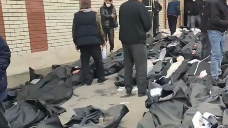 VIDEO | Masacru în Iran. Imagini publicate pe internet arată zeci de cadavre în faţa unei morgi din apropierea Teheranului
