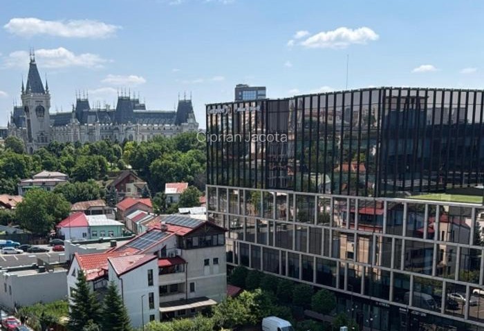 Cât costă un apartament care transformă Palatul Culturii în priveliștea ta de zi cu zi? Ansamblul în care se află e semnat de un designer cu proiecte în Monte Carlo și Elveția