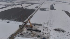 VIDEO | Moment istoric: Se ridică primele grinzi pe Autostrada Unirii A8