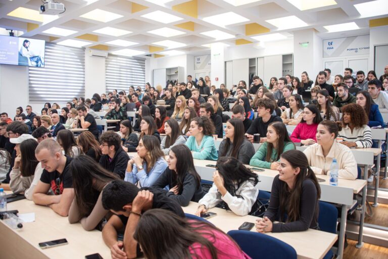 Studenții ieșeni revin azi la facultate: sesiunea de iarnă bate la ușă