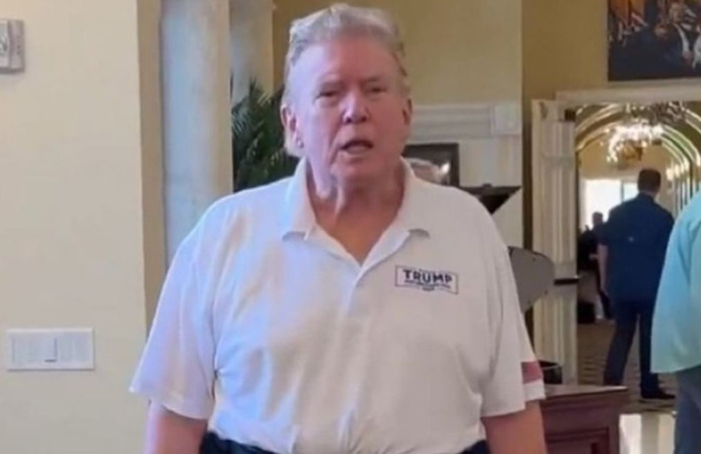 Trump se plânge că fotografi îl fac să pară „puţin gras”, iar democraţii îi răspund cu un mesaj viral