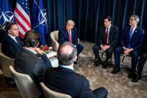 După ce Mark Rutte i-a atras atenţia că Europa a venit deja în ajutorul SUA în Afganistan, Trump susţine că trupele NATO „au rămas puţin în spatele liniei frontului” VIDEO