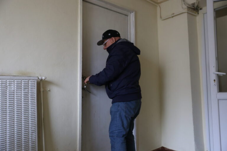 VIAȚA DE ASOCIAȚIE – Răspundem întrebărilor cititorilor. Ce trebuie să plătești și ce nu atunci când nu locuiești la adresă? Uscătorul de pe scară poate fi cumpărat? (13)