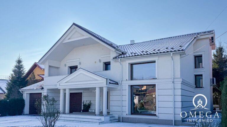 O vilă din Iași, scoasă la vânzare cu 650.000 de euro. Cum arată „palatul” construit ca pentru VIP-uri (FOTO)