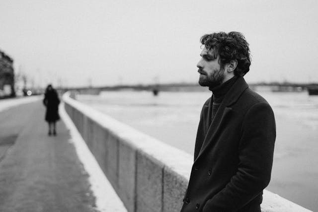 Eleganță funcțională pentru sezonul rece: cum îți calibrezi ținutele de zi (P)