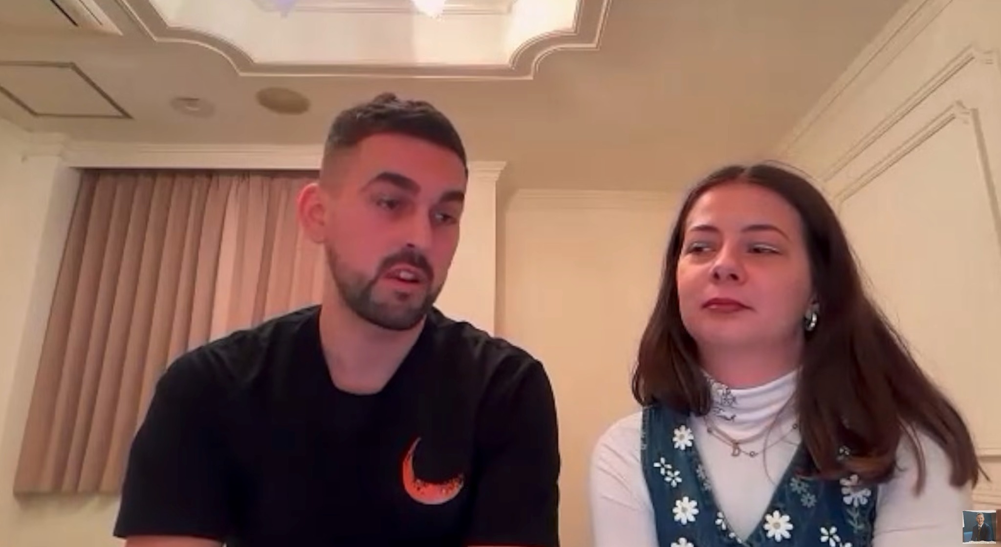 Vloggeri români, reținuți și dezbrăcați pe un aeroport din Siberia. „Ne-au spus că nu putem reveni în Rusia timp de 50 de ani”