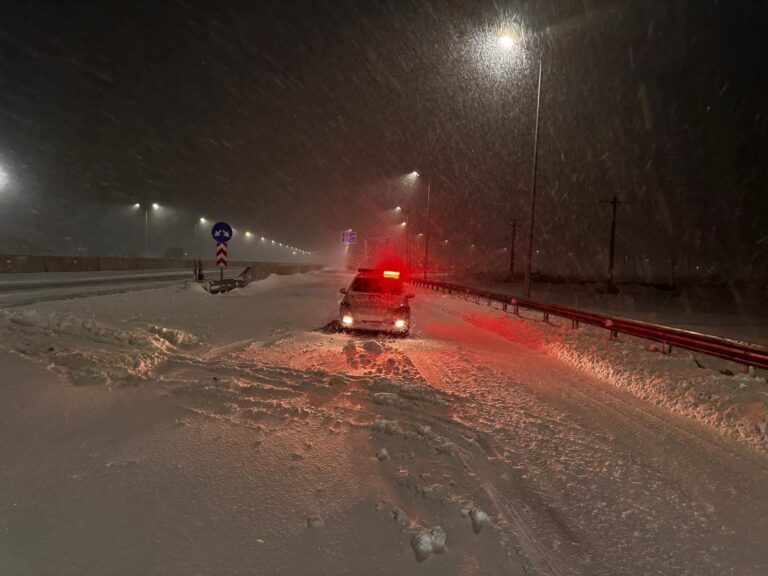 Autostrada A7 a fost închisă din cauza viscolului, traficul este suspendat integral