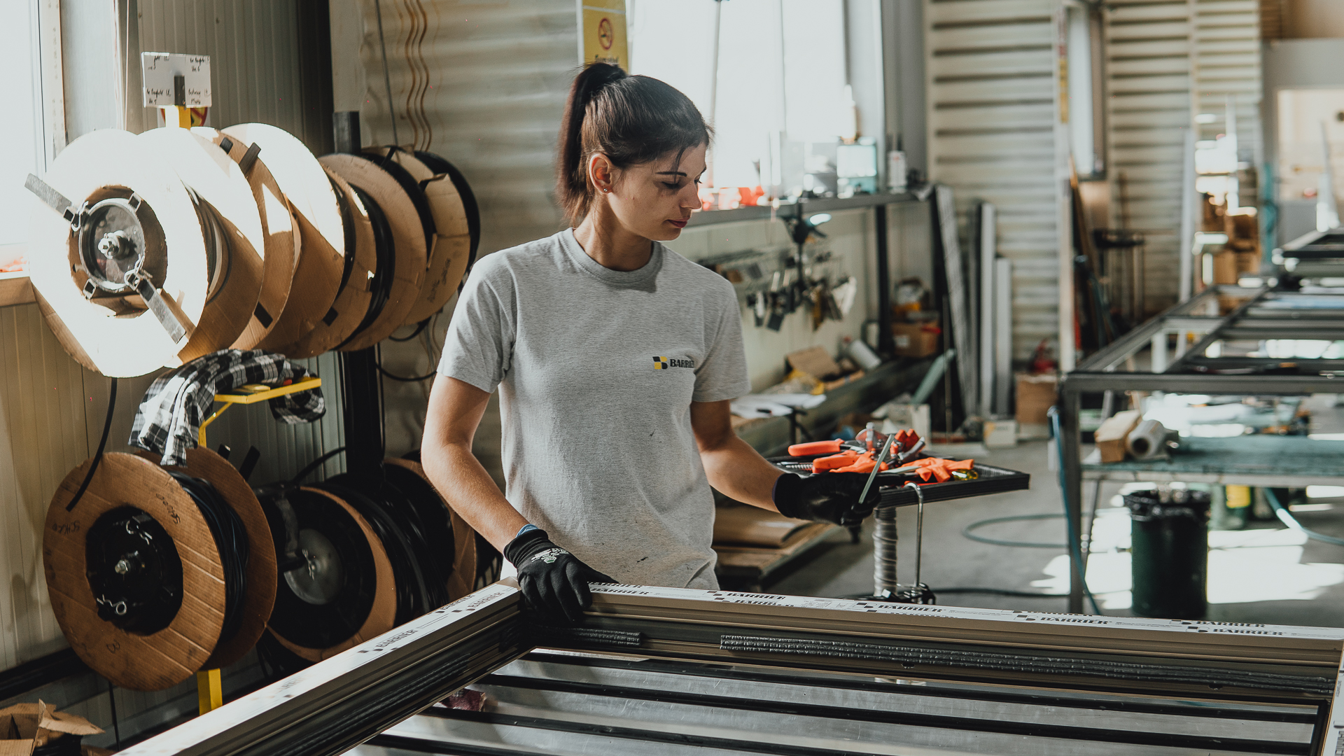  Facturi mai mici, confort mai mare. Cum ferestrele și ușile eficiente energetic reduc costurile de încălzire și răcire