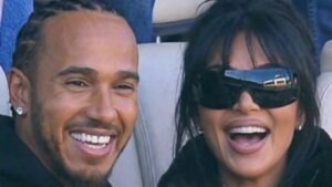 Cum au fost surprinși Kim Kardashian şi Lewis Hamilton la Super Bowl. S-a zvonit că ar avea o „idilă secretă”