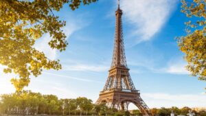 Venituri record  - 102 milioane de turiști străini au vizitat anul trecut Franța