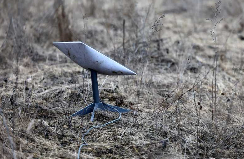  Rusia șantajează rudele prizonierilor de război ucraineni, aflați în închisori rusești, pentru a obține acces la Starlink