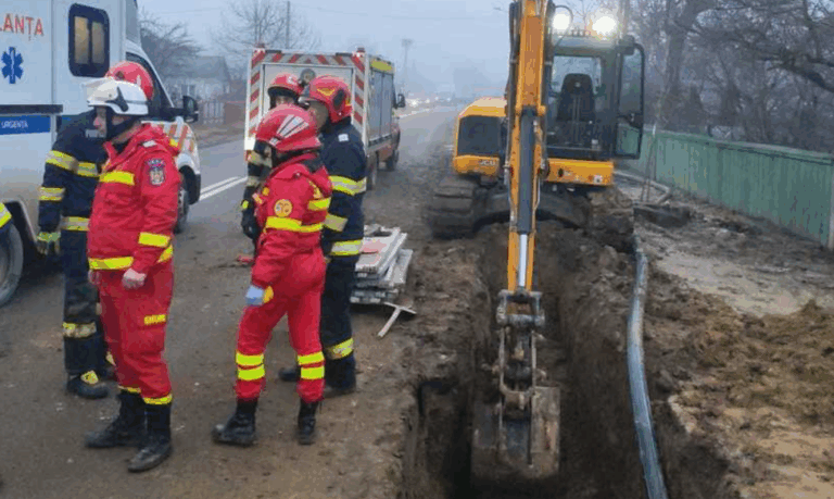 Muncitor de 35 de ani din Suceava, în stare gravă după ce a fost prins sub un mal de pământ