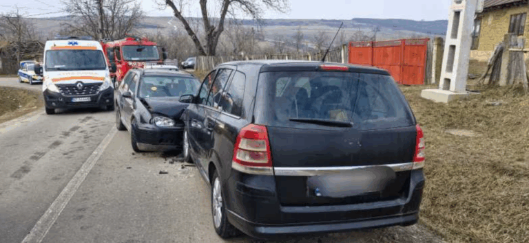 Cinci persoane au fost implicate într-un accident rutier în Neamț. Trei femei au fost transportate la spital
