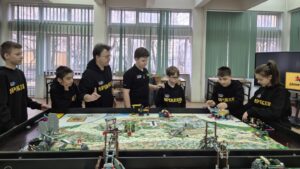 Micii ingineri de 10-13 ani din Iași care au cucerit scena regională FIRST LEGO League. Echipa Spikers de la Club 801 a luat cel mai mare premiu