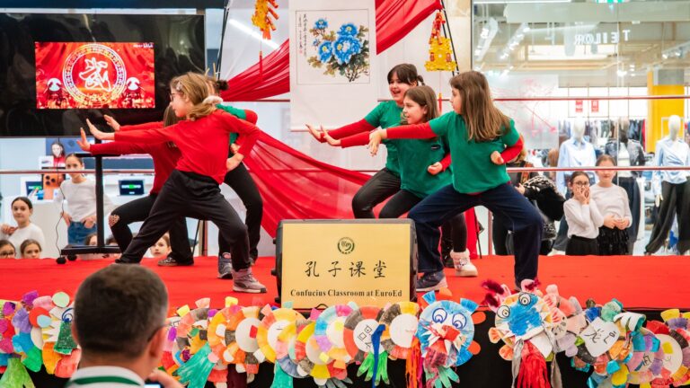 Anul Calului de Foc. Școala EuroEd din Iași sărbătorește Anul Nou Chinezesc prin Festivalul Primăverii