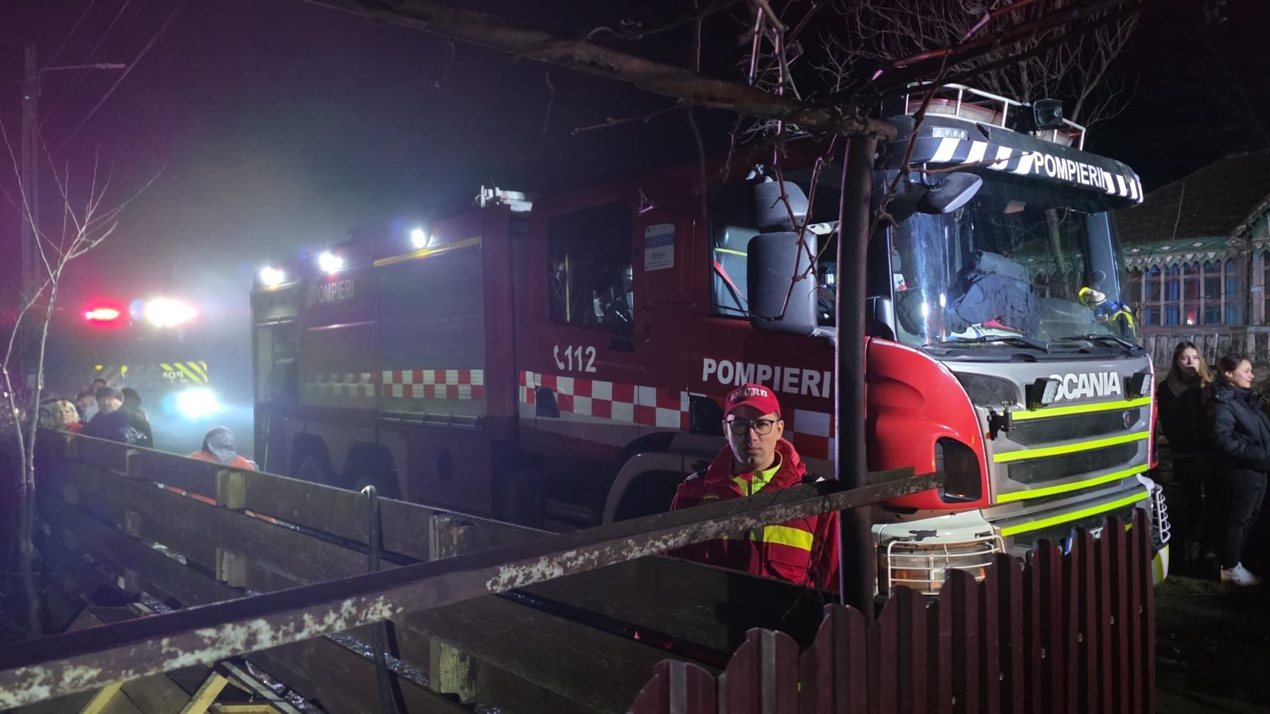  Incendiu la o locuință din Iași. O sobă aprinsă cu benzină ar fi declanșat focul FOTO