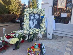 Familia care a murit la Ciortești, în cruntul accident rutier, a fost înmormântată astăzi. Întreaga comunitate e în doliu FOTO/VIDEO