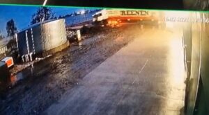 Accidentul cu trei victime de la Moțca – Momentul impactului cu TIR-ul, suprins de camere (VIDEO)