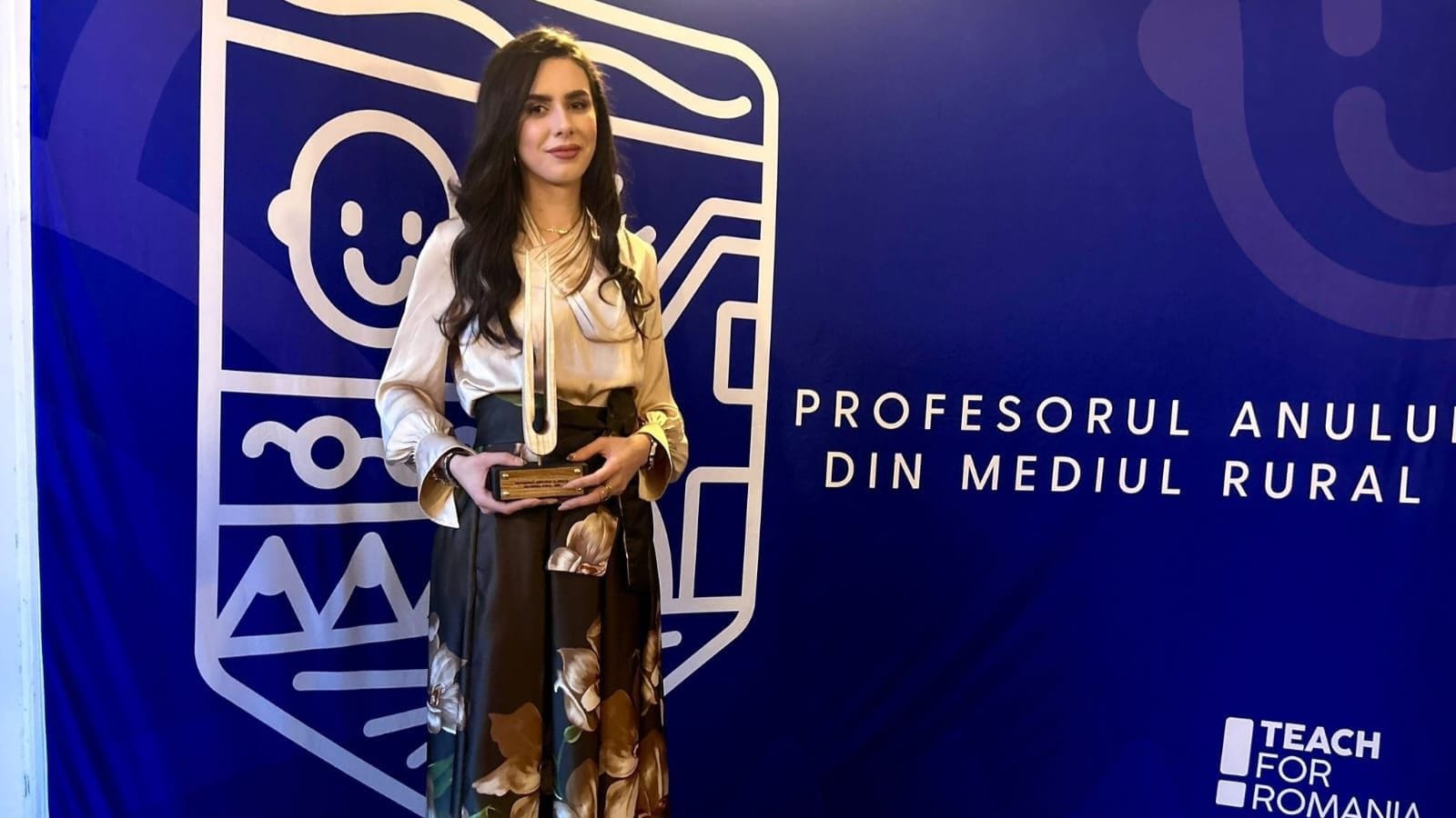  Distincția națională „Profesorul debutant al anului din mediul rural” vine la Iași. Cine este tânăra Ana-Maria Hanganu, profesoara care a transformat școala din Lunca Cetățuii