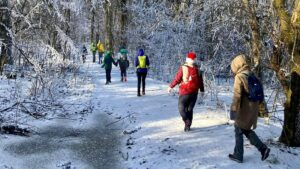 Hai în drumeție! Asociația „Codrii Iașilor” sărbătorește 7 ani: invită ieșenii mâine la pădure. Ani plini de plimbări ghidate, tradiții și pași înainte spre desemnarea Parcului Natural