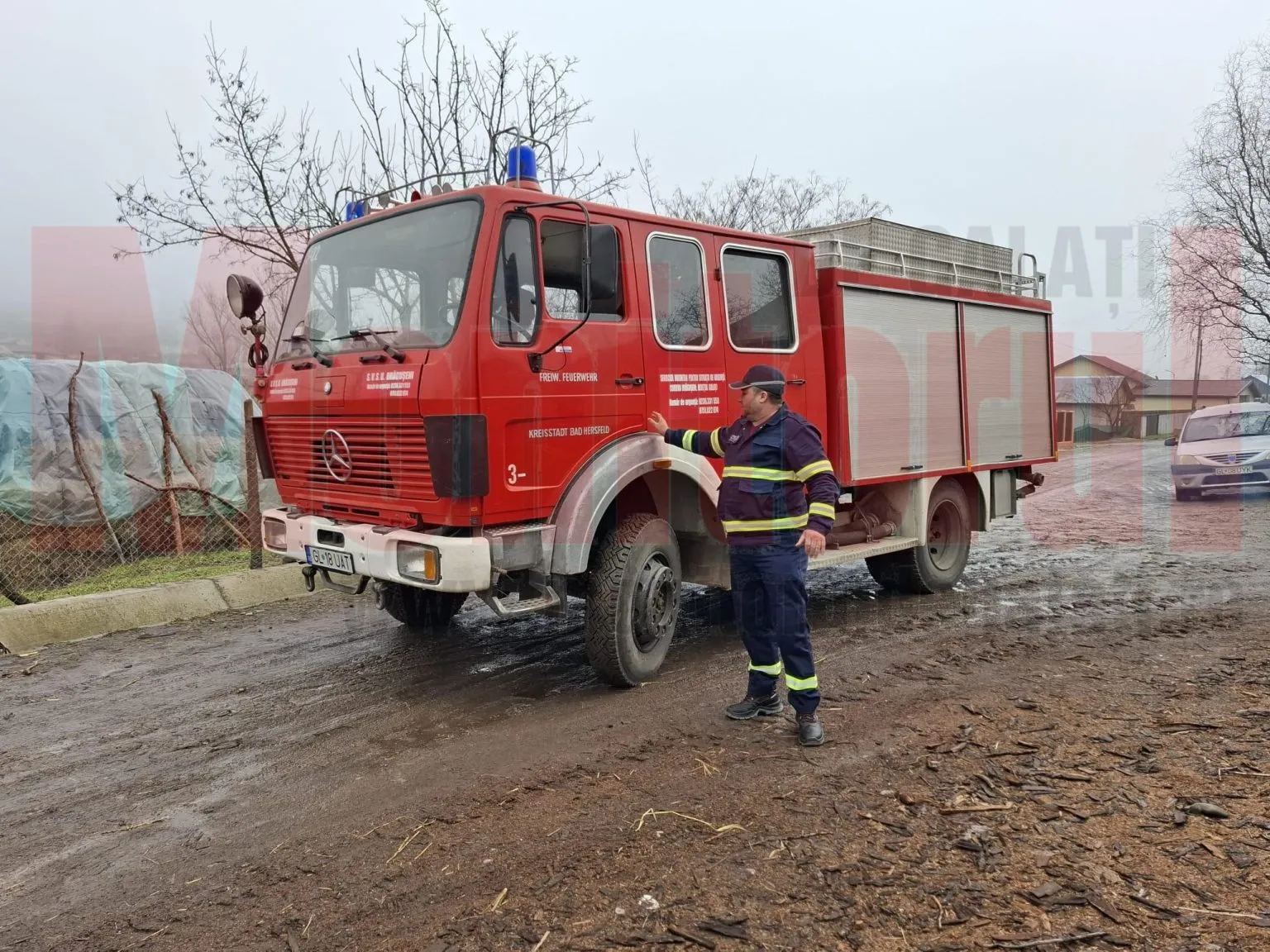  Caz de „noaptea minții” la Galați. Pompier voluntar lăsat fără permis şi amendat că nu a dat prioritate poliţiei. Ambele echipaje mergeau la același incendiu