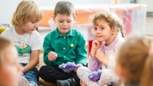 „Tu nu ai voie să te joci!”. Studiu - bullyingul începe în grădiniță: excluderea din joc, furia și agresivitatea afectează copiii încă de la 3 ani