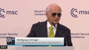 VIDEO | Conferinţa de securitate de la München a început cu o glumă a gazdei, care şi-a pus ochelari de soare în stilul lui Emmanuel Macron: „Ceea ce s-a întâmplat la Davos nu trebuie să rămână la Davos”