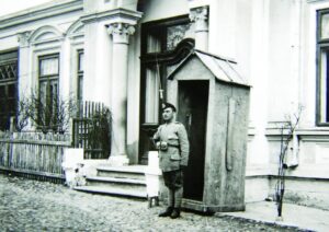 Alegeri cu degete strivite în țâțâna ușii de către șeful jandarmilor: Iașul neliniștit al alegerilor de acum un secol. Ce scria presa locală în urmă cu exact 100 de ani