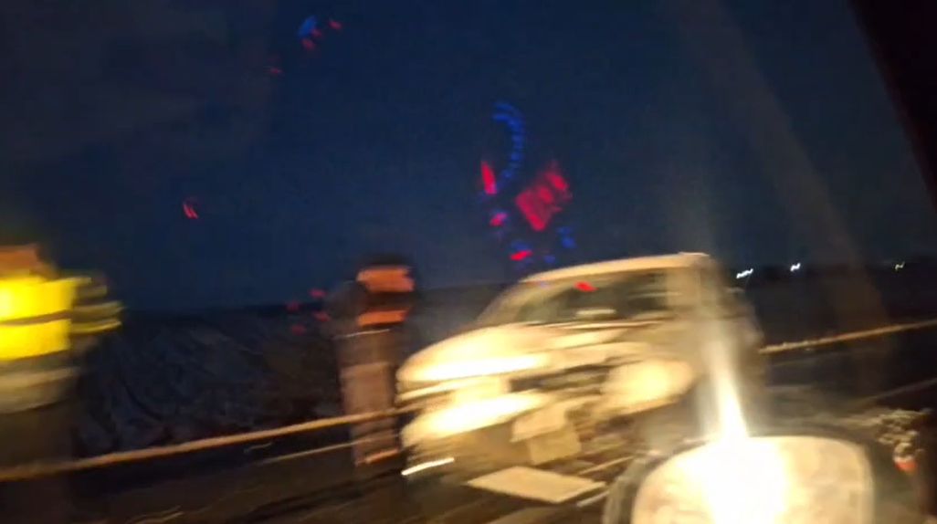  Caz șocant – Un șofer din Iași a lăsat motorul pornit la mașină azi-dimineață și a plecat 7 minute. S-a trezit cu mașina distrusă într-un accident rutier la Lețcani