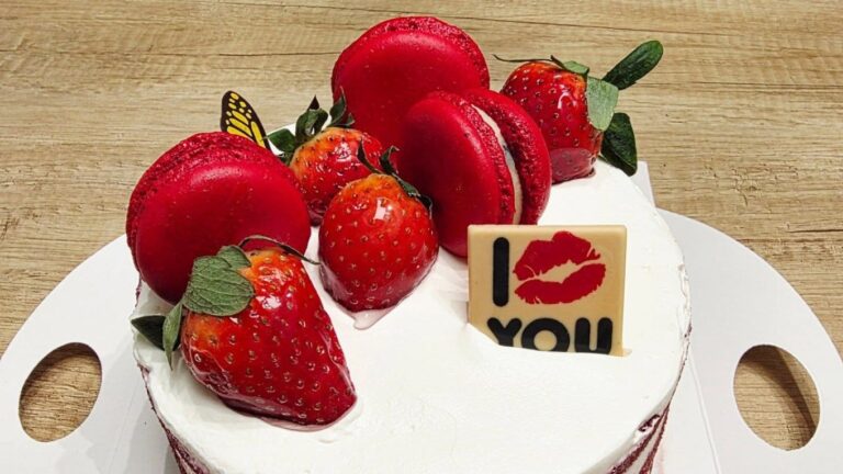 Valentine’s Day bate la ușă: cofetăriile din Iași intră în competiția celor mai romantice deserturi. Idei și prețuri!