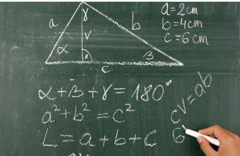  Pregătire gratuită la matematică pentru liceeni, oferită gratuit de USV Iași în format hibrid