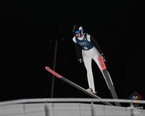 JO de iarnă: Sărituri cu schiurile - România, locul 12 în competiţia pe echipe / Este cea mai bună clasare obţinută până acum de echipa României