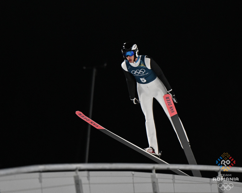  JO de iarnă: Sărituri cu schiurile – România, locul 12 în competiţia pe echipe / Este cea mai bună clasare obţinută până acum de echipa României