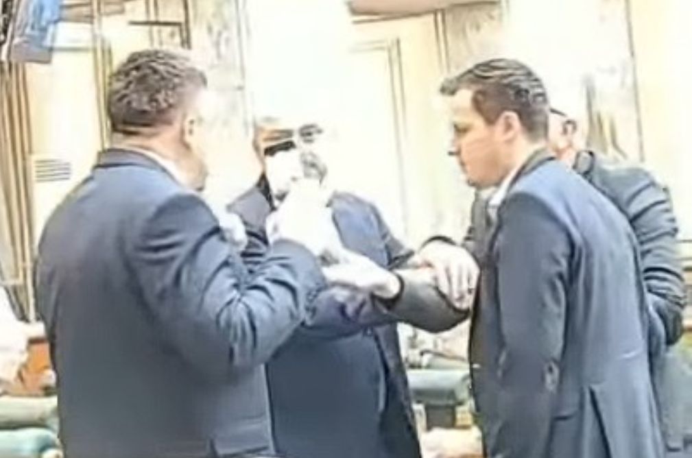  Scandal „frățesc” în Senatul României, între pesediști și suveraniști