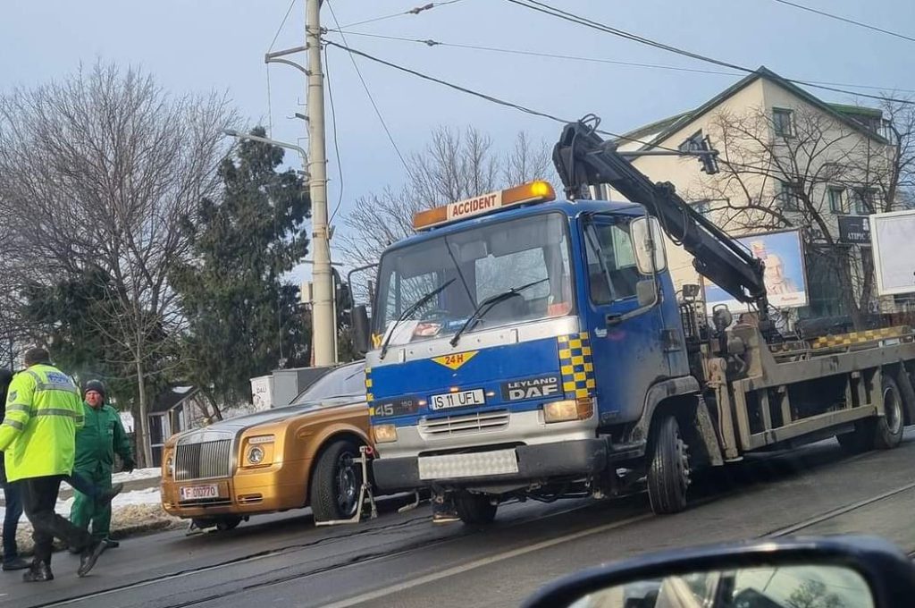  Om de afaceri condamnat la pușcărie: prins la volanul unui Roll-Royce Phantom, în centrul Iașului, cu numere ilegale. Dat în judecată și de o avocată ce-l acuză că o terorizează