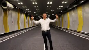 Bolojan îi bate obrazul lui Băluță: își face reclamă la Pasajul Unirii, reconstruit cu banii Guvernului