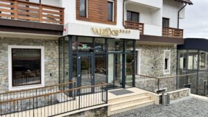 Experiență de top în Bușteni: Hotel Valedor și avantajele dispenserelor Botanika în băile de lux (P)