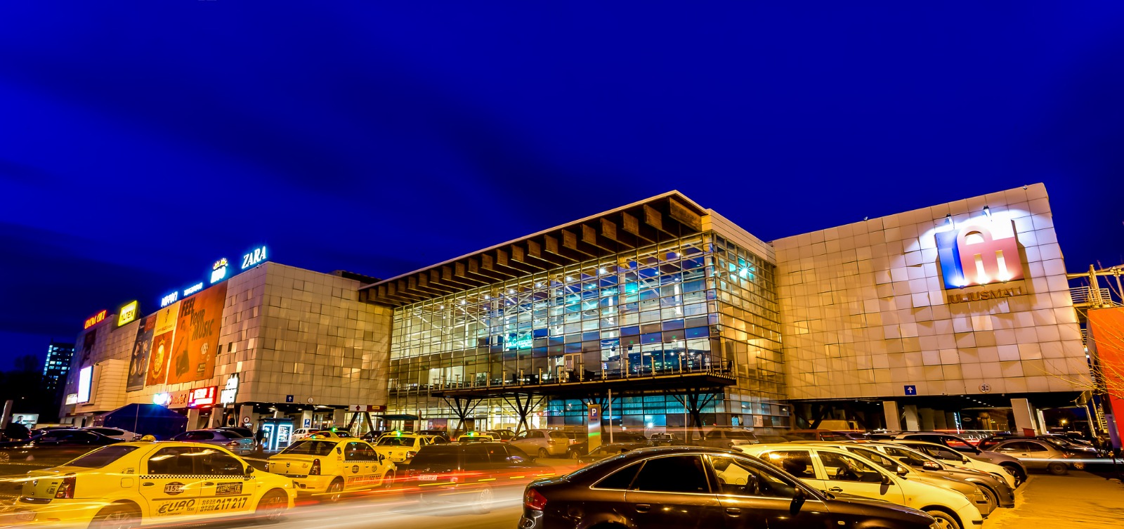 Hai la Iulius Mall să beneficiezi de: 1+1 la food court, o oră de parcare gratuită, bilet la 19,99 lei la Cinema City şi alte surprize!