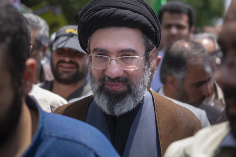  Ca și suveraniștii români? Fiul lui Khamenei, omul propus noul lider al Iranului, s-a tratat când a avut nevoie nu în țările prietene Rusia și China, ci în Occident