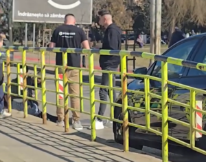 VIDEO | Pieton acroșat de o mașină în Nicolina, lîngă Lidl, la semaforul proaspăt inaugurat