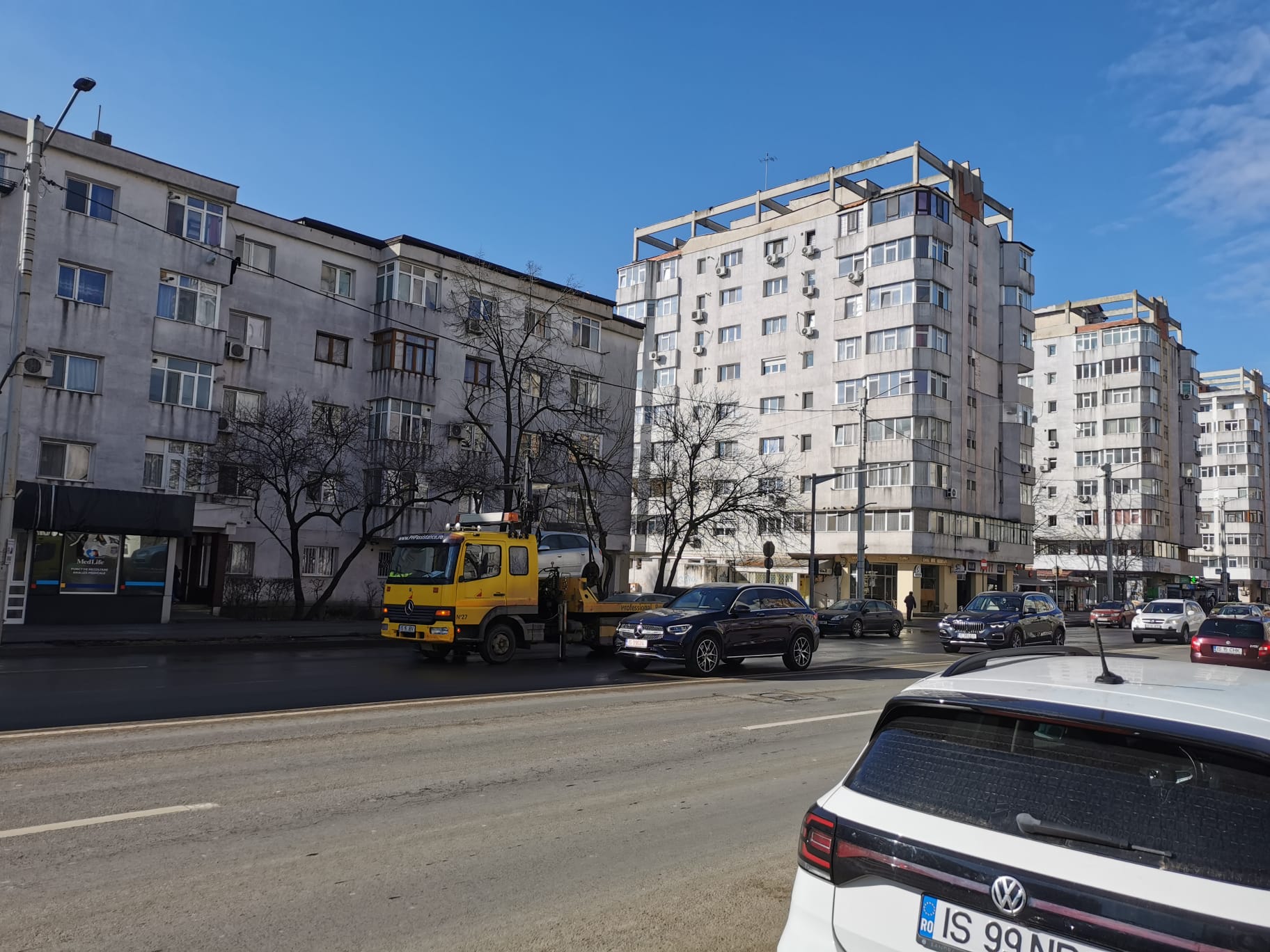  Se pregătește banda unică pe șoseaua Păcurari! Primarul promite că va face „să dispară” anul acesta mașinile parcate pe această arteră