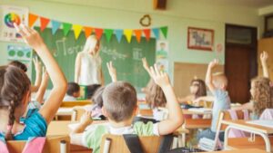 Răspunsuri la întrebările părinților despre înscrierea în clasa pregătitoare. Când, cum și unde se fac înscrierile pentru anul școlar 2026-2027