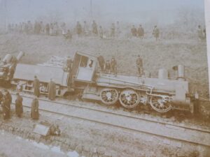 Demonstrație surpriză a unui ieșean pasionat, la 127 de ani de la accidentul feroviar dintre Bârnova și Ciurea. De unde a apărut confuzia cu cealaltă catastrofă feroviară, de la Ciurea, de acum 110 ani?