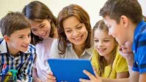 „Interviu cu viitorul meu”. Simpozion despre orientarea în carieră pentru elevi, organizat la Iași