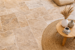 Ce presupune alegerea travertinului în planul casei tale: de la stil la întreținere (P)